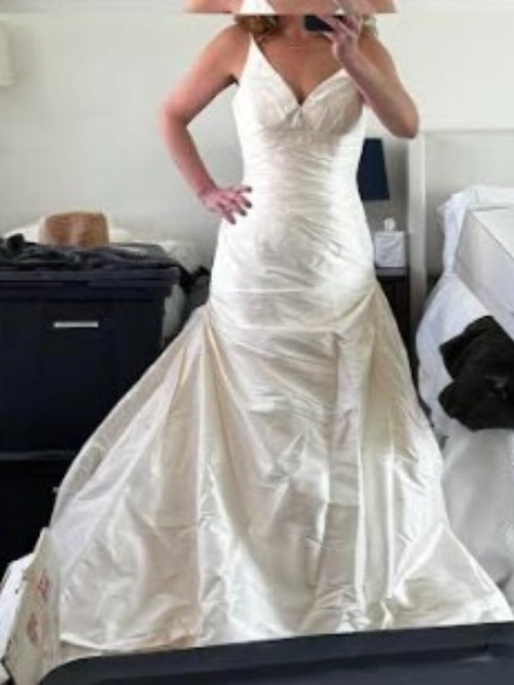 Need to move incredible dress to deserving bride to be!